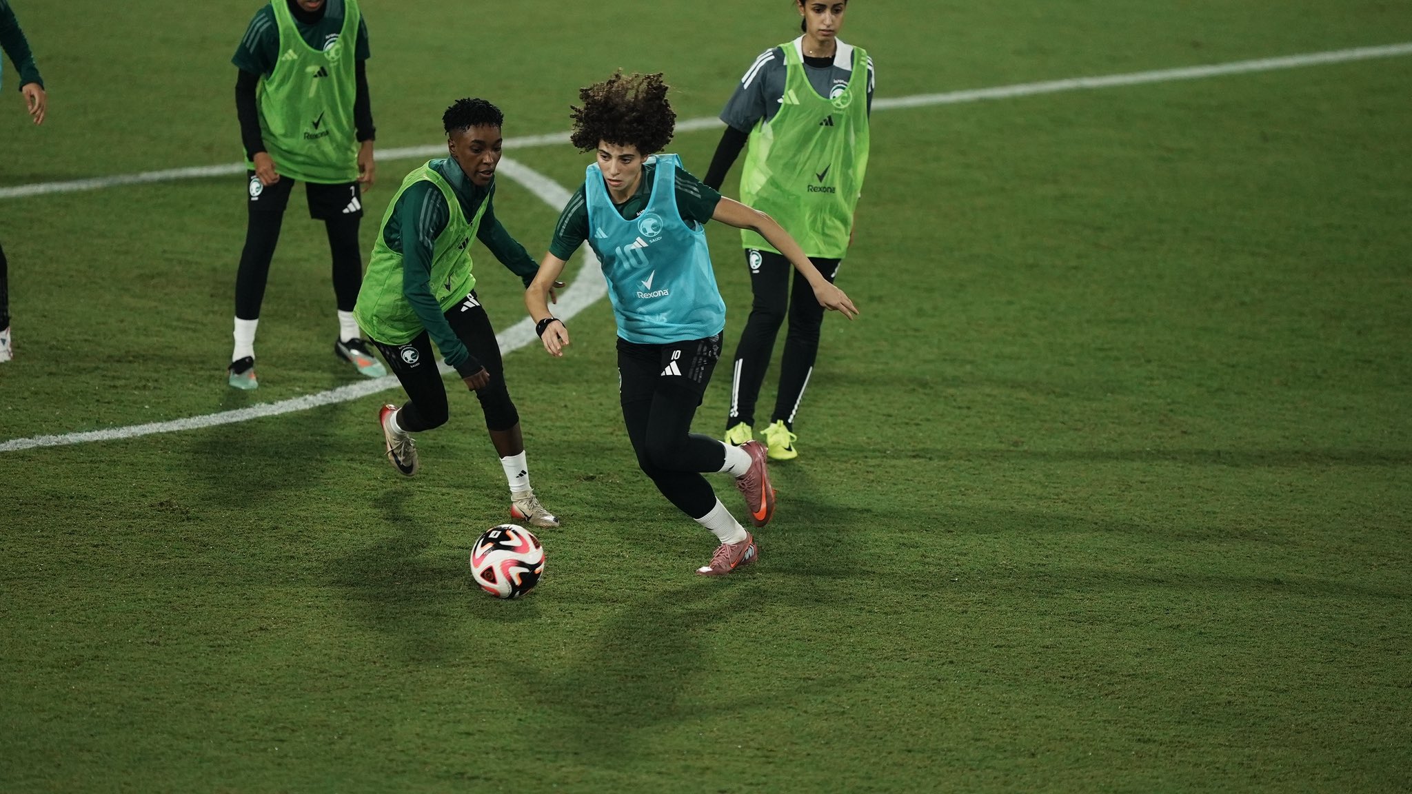 لتعزيز الجاهزية الفنية والبدنية.. اختتام معسكر أخضر الشابات في الطائف