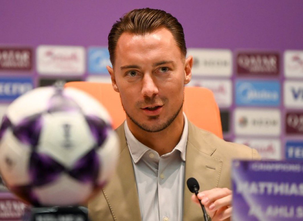 يايسله يتجاهل الضغوط.. ويعلن تركيز الأهلي على مواجهة الشارقة الإماراتي