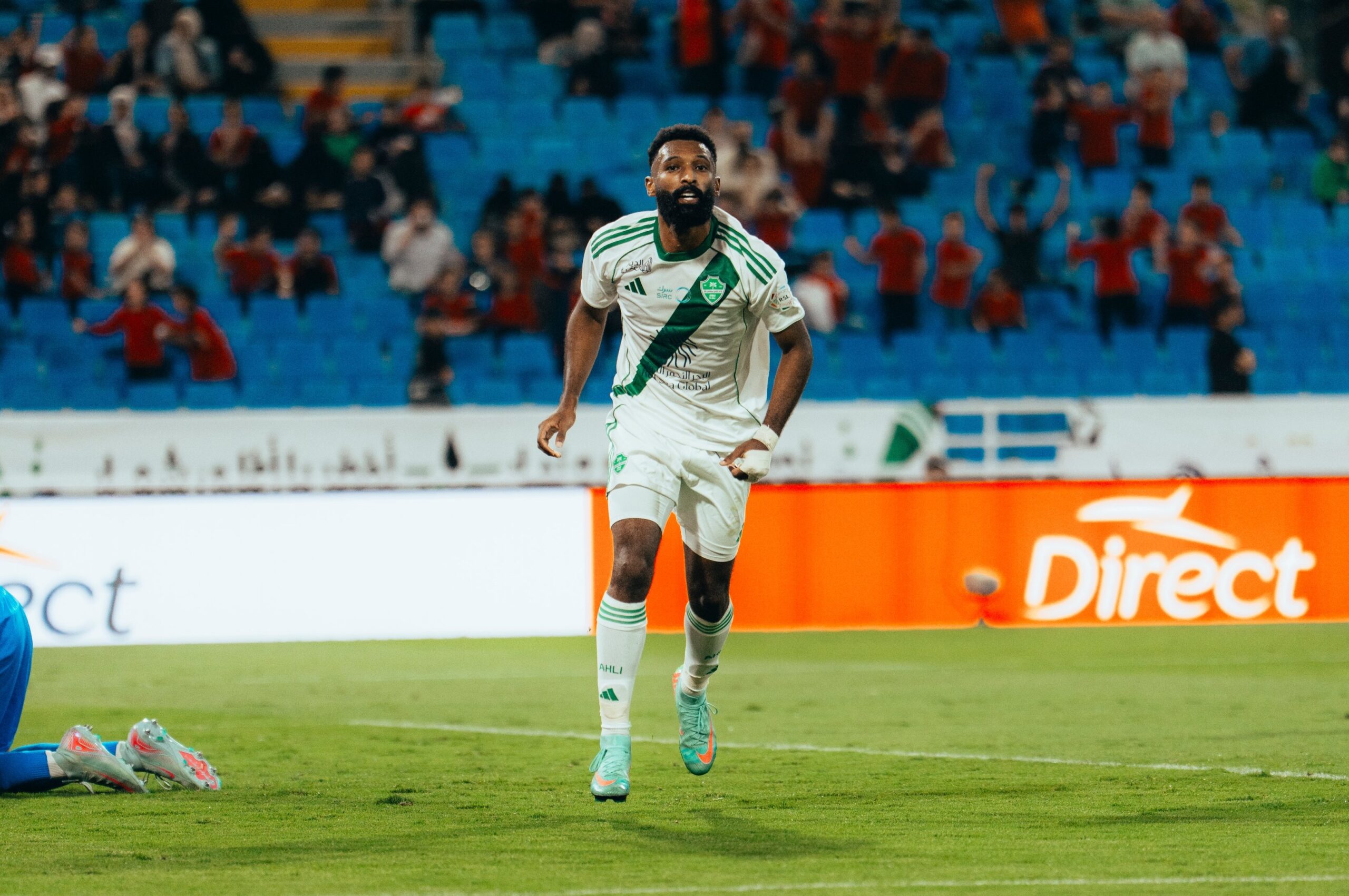 التحكيم الرياضي يحسم القضية.. كيف خرج الأهلي والبريكان فائزين أمام الفتح؟