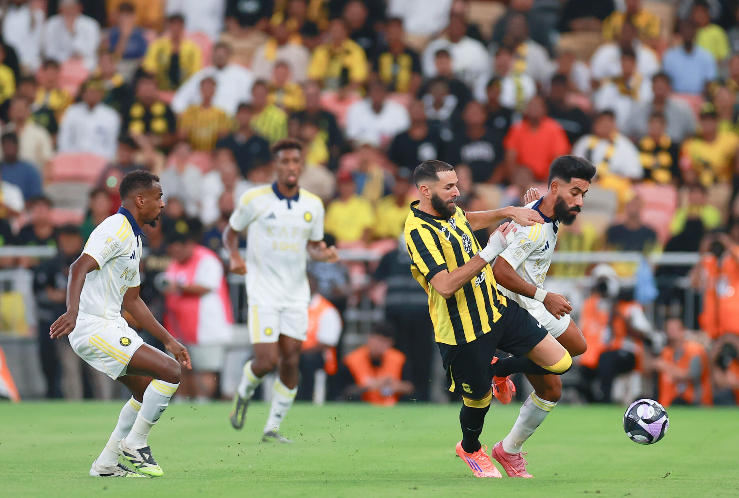 التشكيل المتوقع.. بنزيما يقود الاتحاد ضد نيوم في دوري روشن