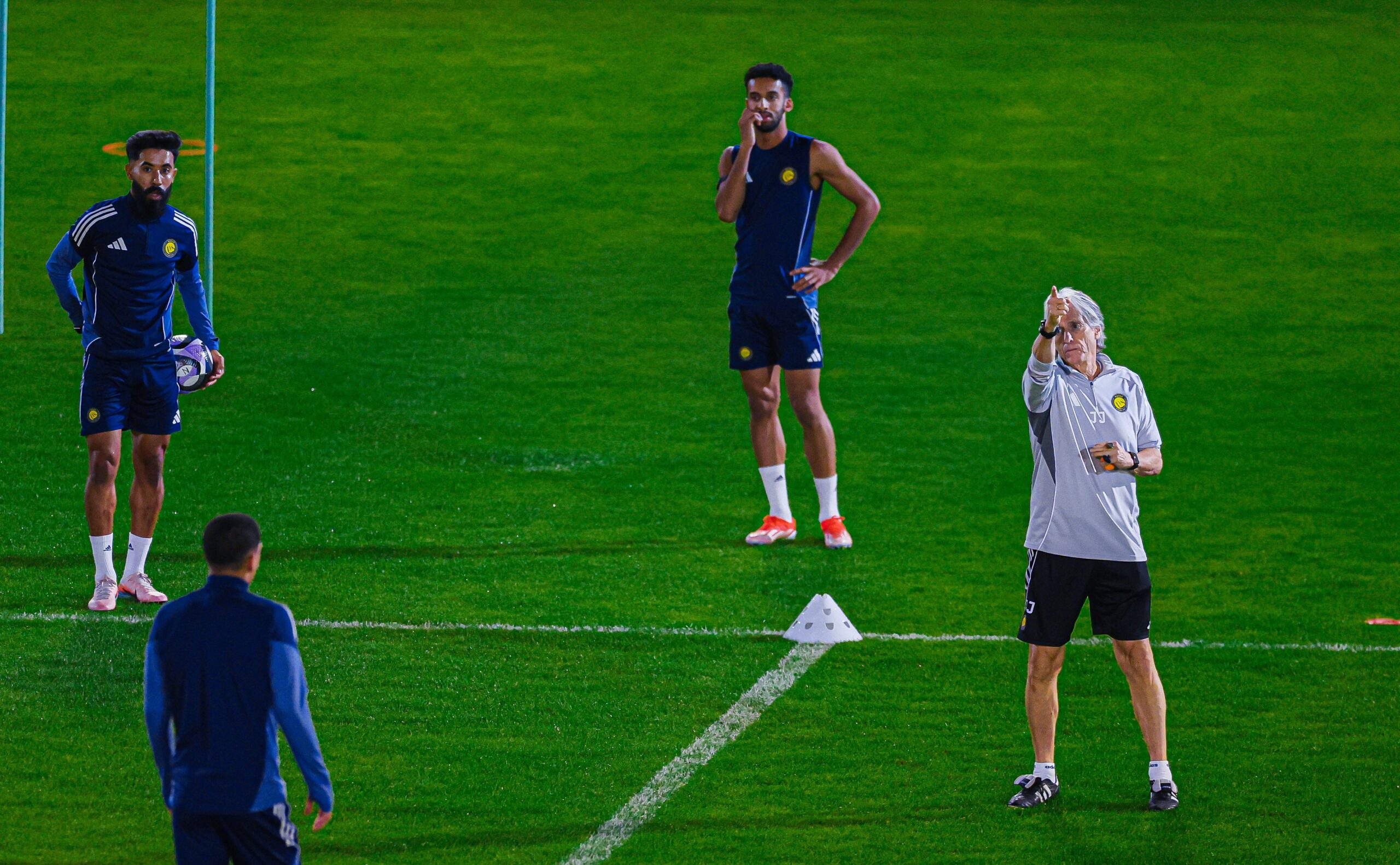 خلاف المواعيد يُفشل ودية النصر والرياض.. جيسوس يتمسك بجدول الإعداد