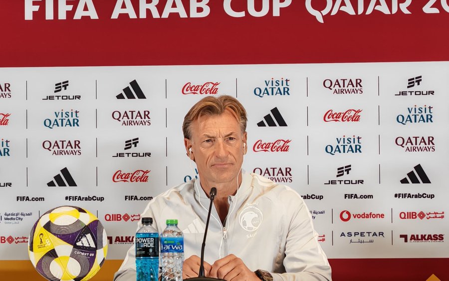 رينارد يحسم الجدل: حلول جديدة لمشكلة الظهير الأيسر قبل مواجهة عمان