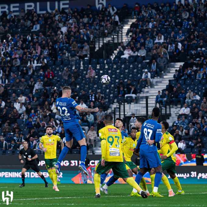 صور | الهلال يتجاوز الخليج بثلاثية مثيرة ويواصل مطاردة صدارة دوري روشن