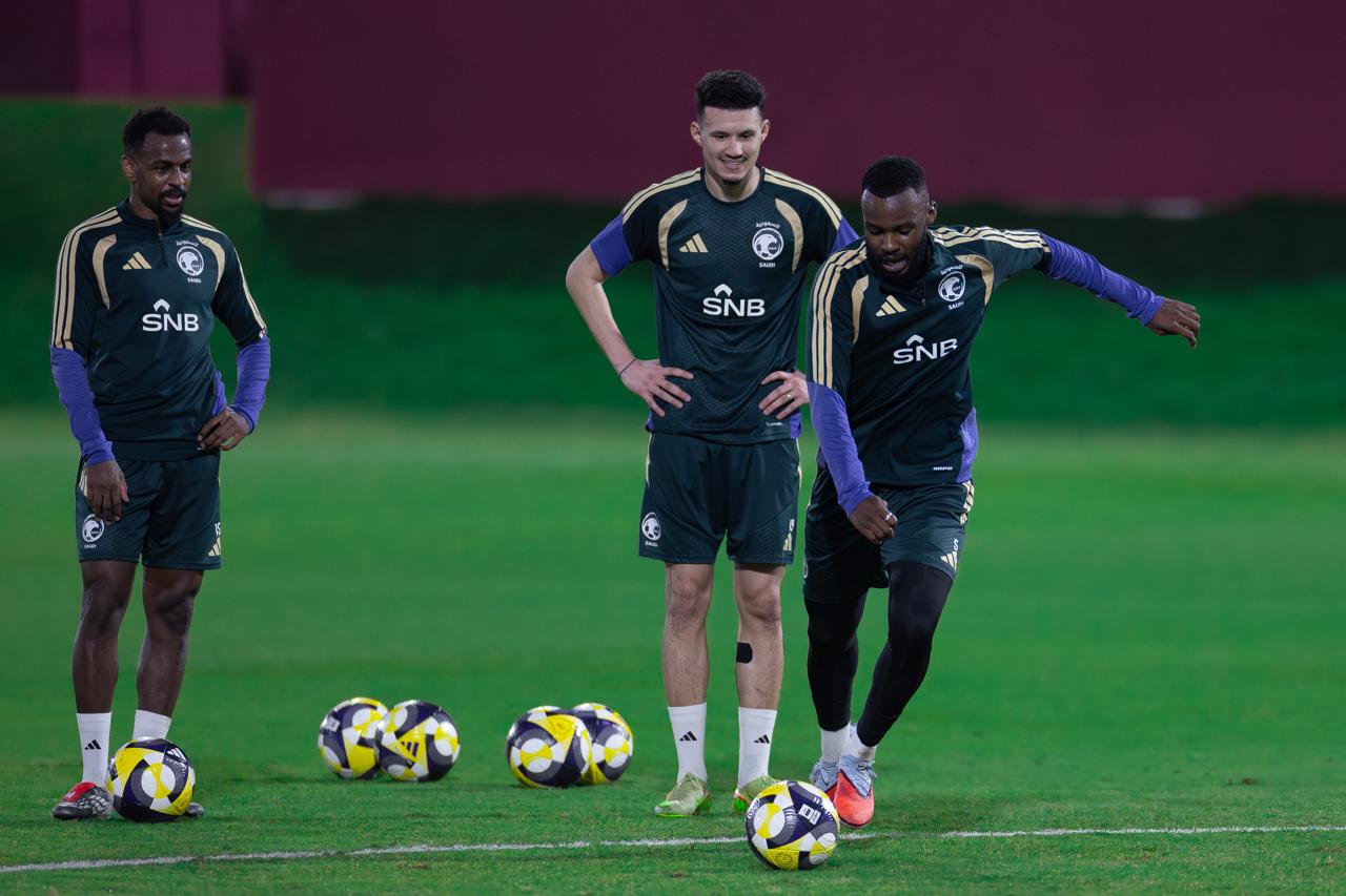 صور | تدريبات مكثفة للأخضر قبل المواجهة الحاسمة أمام فلسطين بكأس العرب