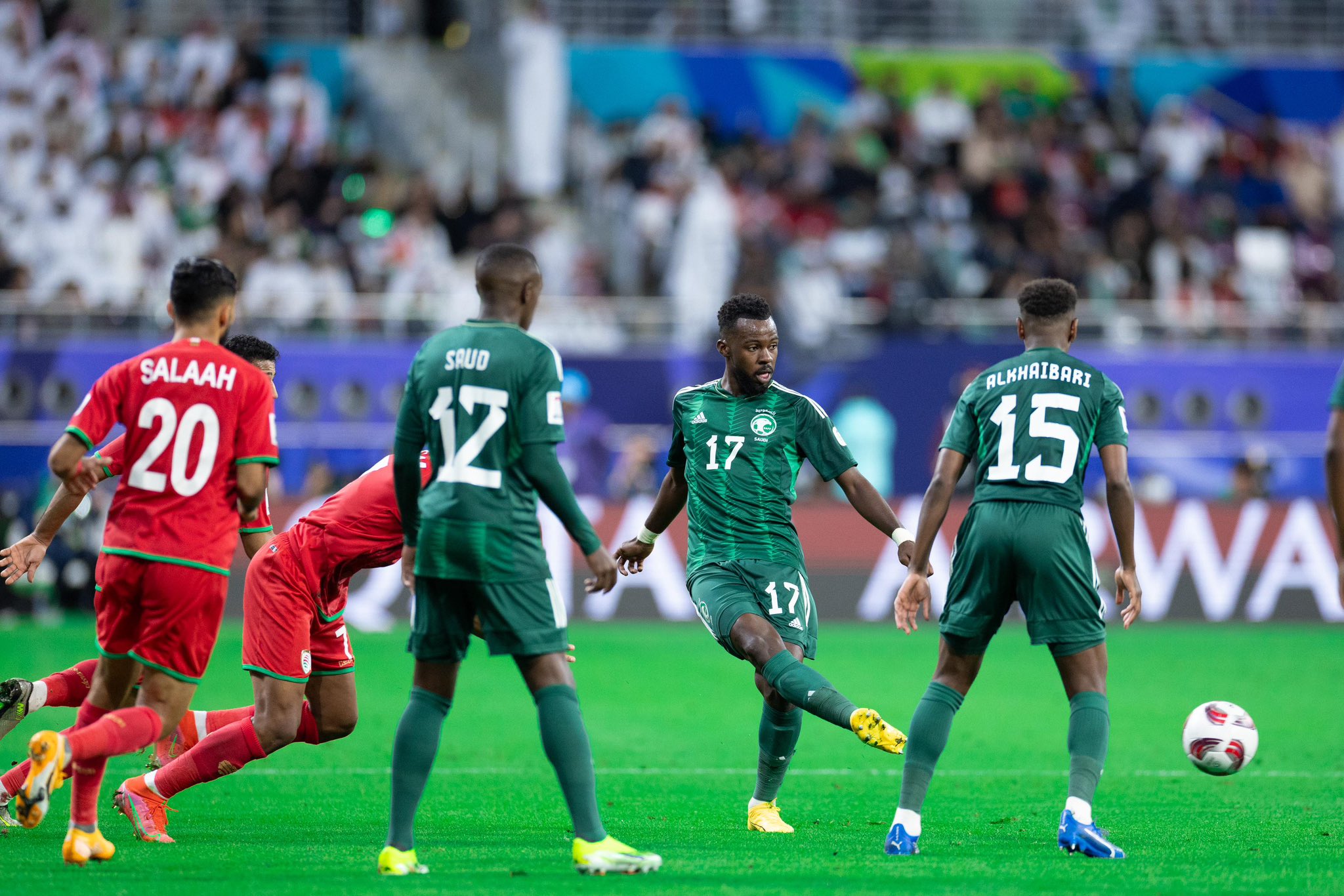 موقف جديد يثير الجدل في مؤتمر الأخضر قبل مواجهة المغرب