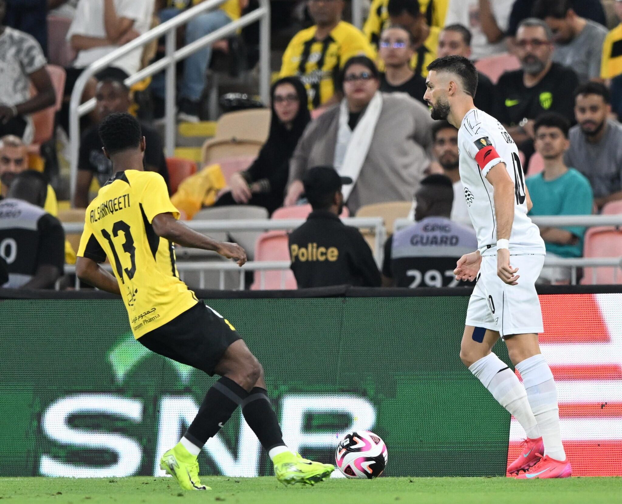 عاجل | التشكيل الرسمي.. الشباب بالقوة الضاربة ضد الاتحاد في دوري روشن