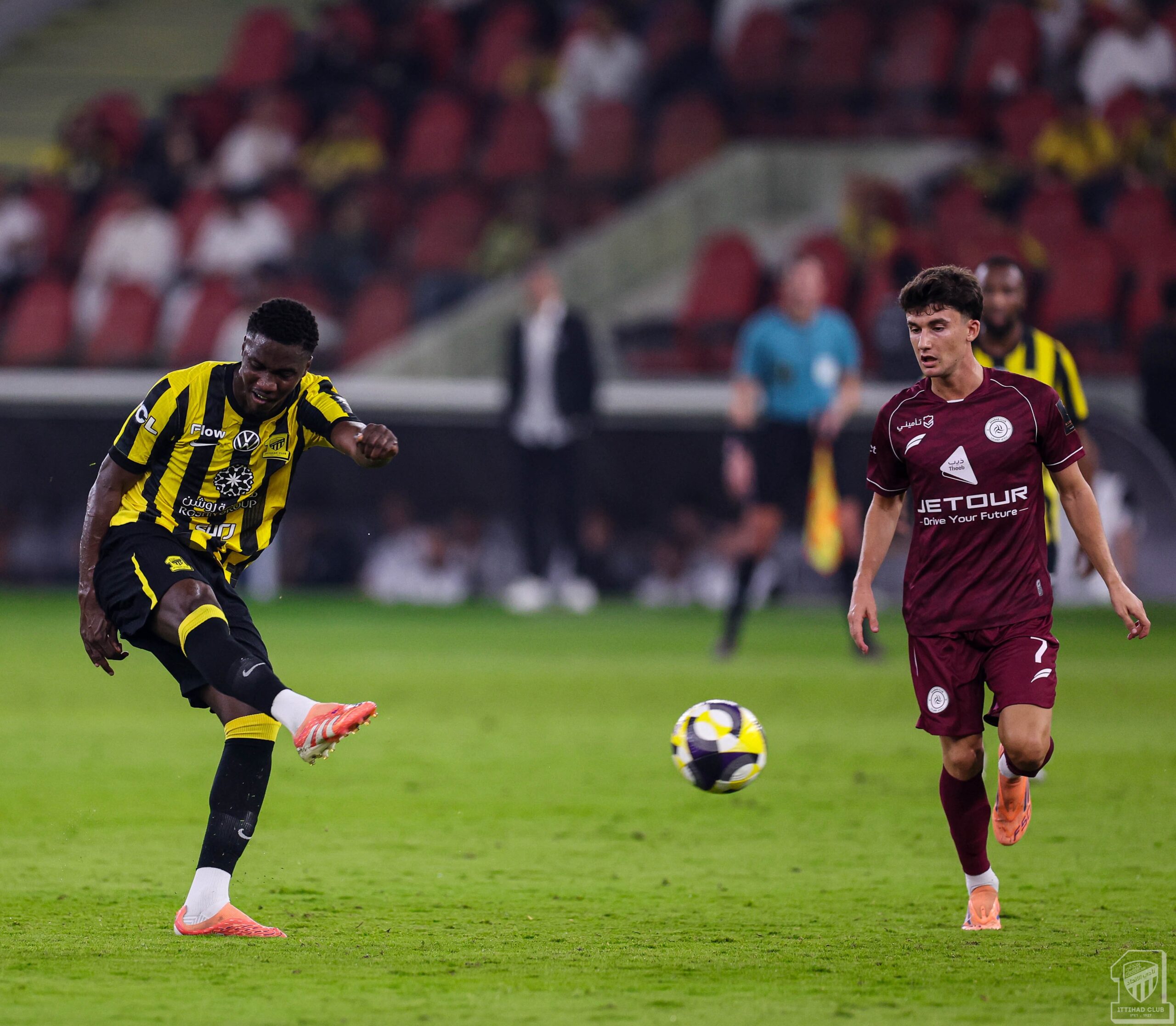 عاجل | التشكيل الرسمي.. بنزيما في هجوم الاتحاد ضد الشباب في دوري روشن