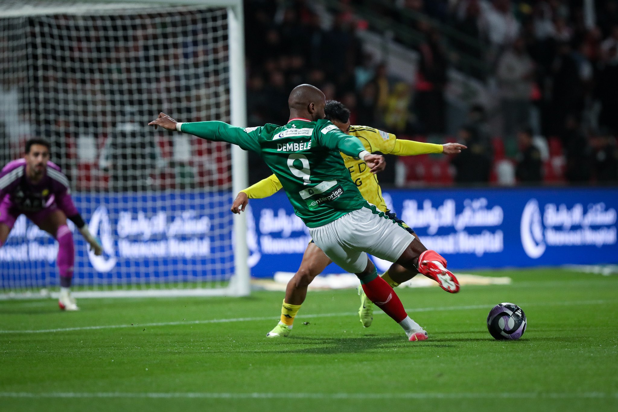 هل استحق مدافع النصر الطرد أمام الاتفاق؟.. خبير تحكيمي يرد