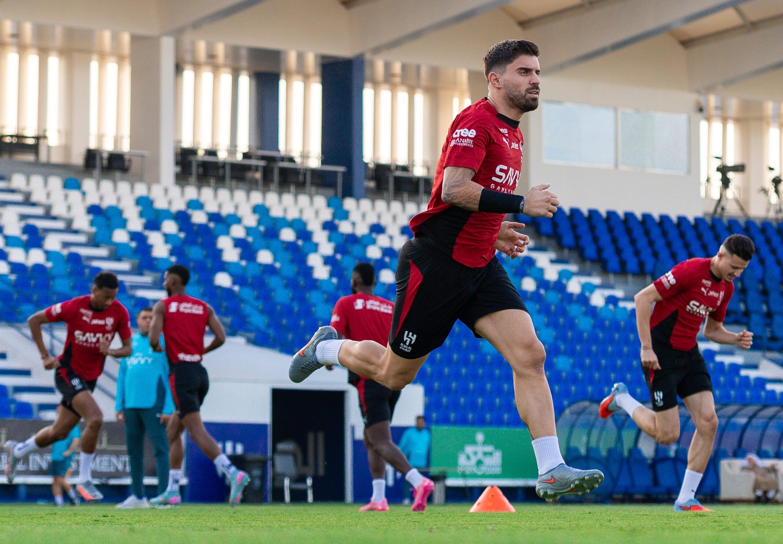 روبن نيفيز يبلغ الهلال برغبته في العودة إلى الدوري الإنجليزي