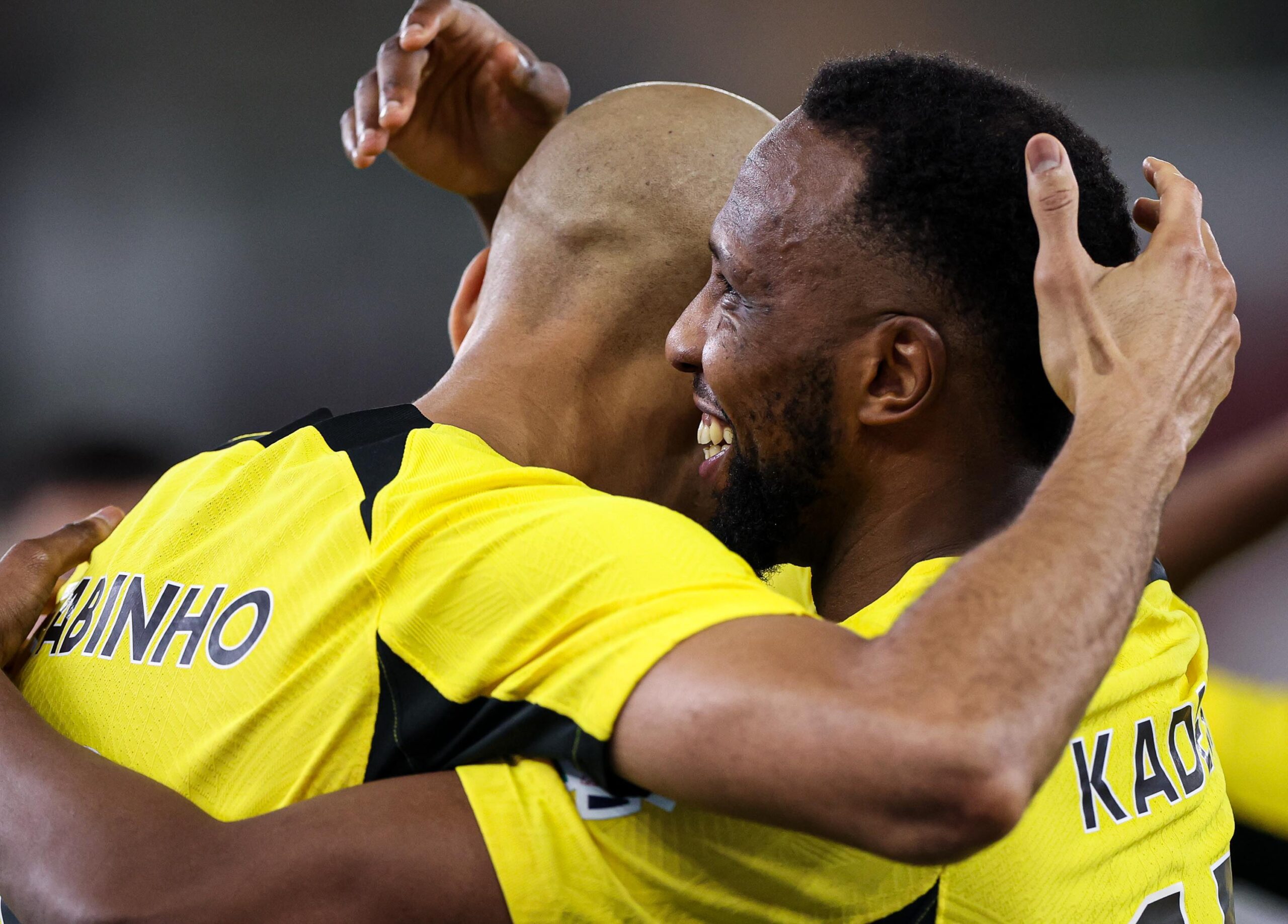 العروض البرازيلية تصل فابينيو.. هل يترك الاتحاد قبل نهاية عقده؟