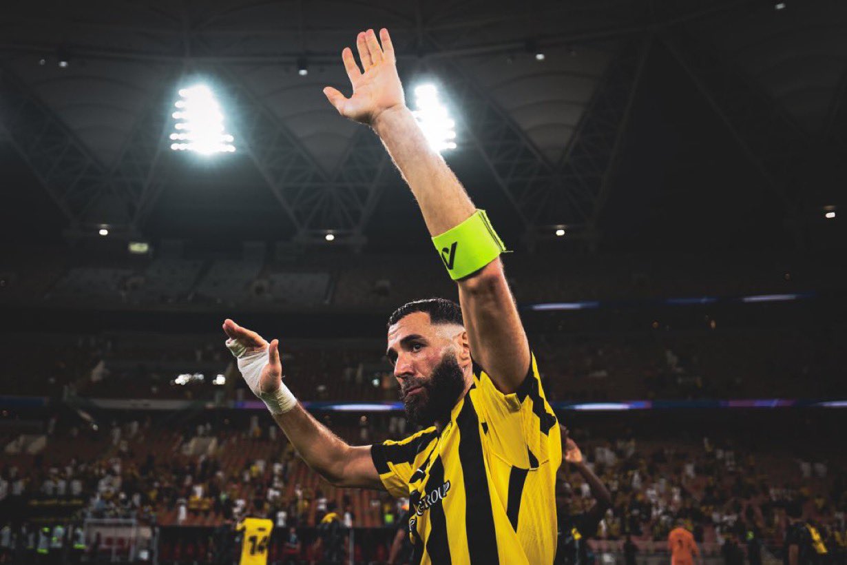 الاتحاد يتفق مع بنزيما على تجديد عقده حتى صيف 2028