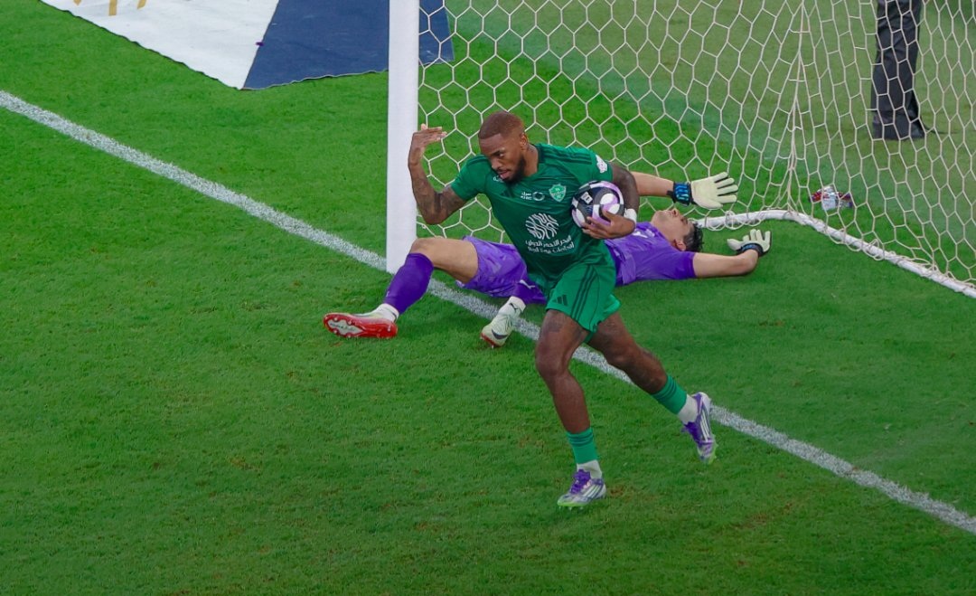 رسالة غامضة من إيفان توني تُشعل الجدل حول مستقبله مع الأهلي