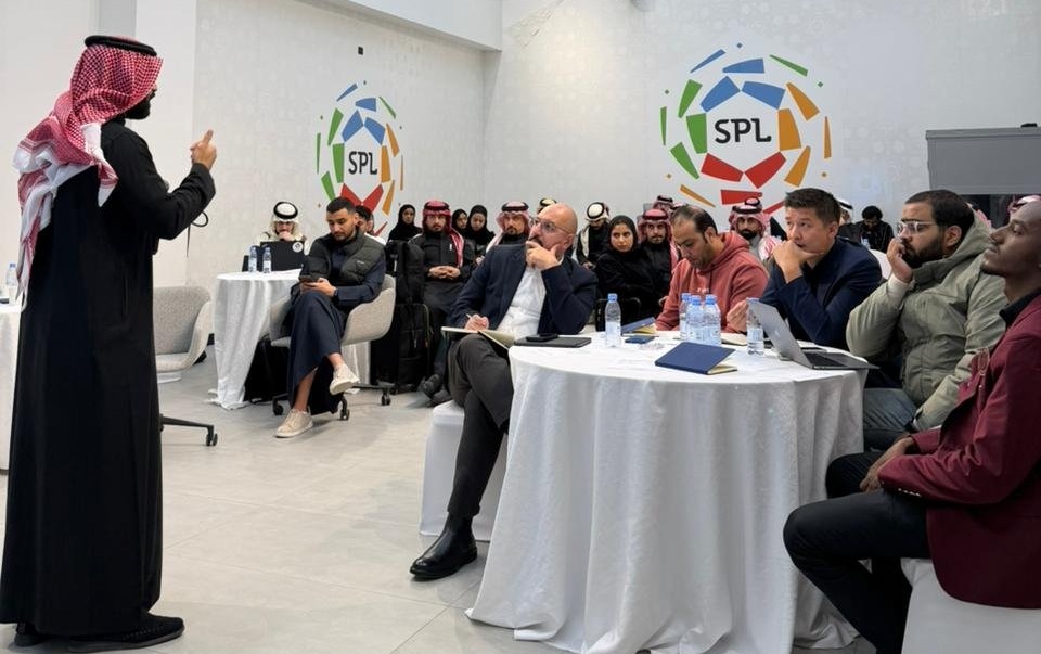 رابطة الدوري السعودي للمحترفين تناقش تطوير اللوائح مع الأندية