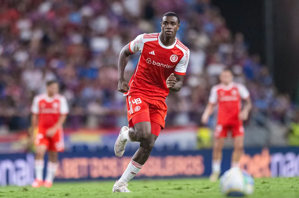 صفقة ماتياس تُعجل برحيل محترف الأهلي