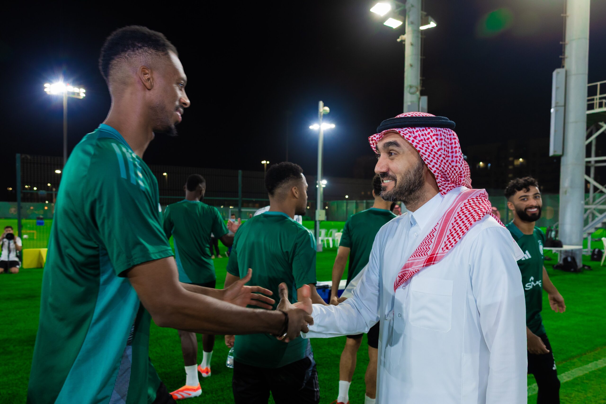 برسالة تشجيع حماسية.. وزير الرياضة يدعم الأخضر السعودي قبل موقعة الأردن