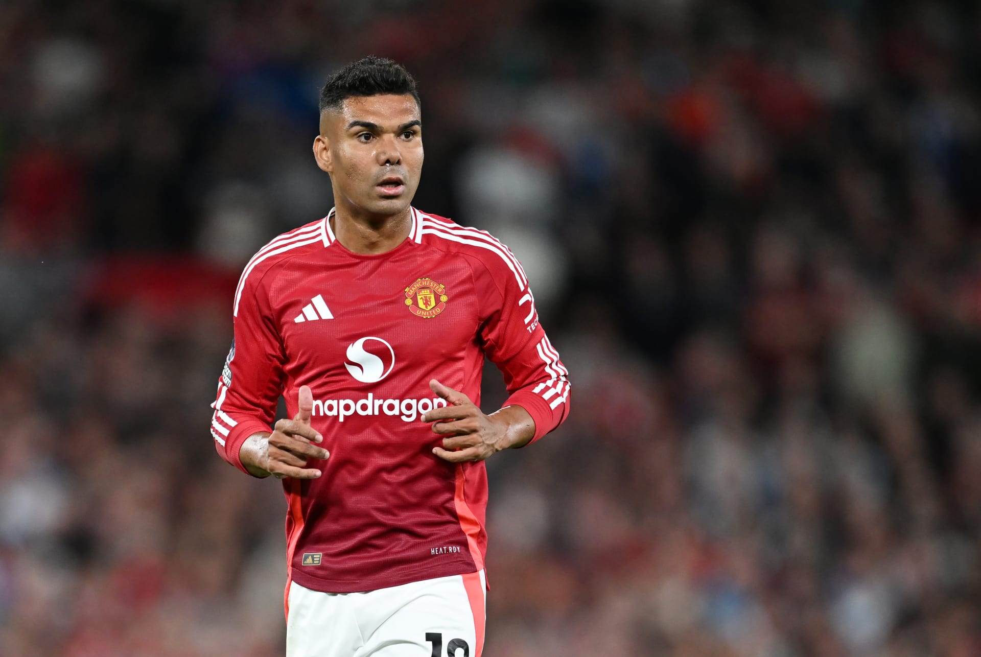 غموض يحيط بمستقبل كاسيميرو مع مان يونايتد.. واهتمام أندية روشن يتصاعد