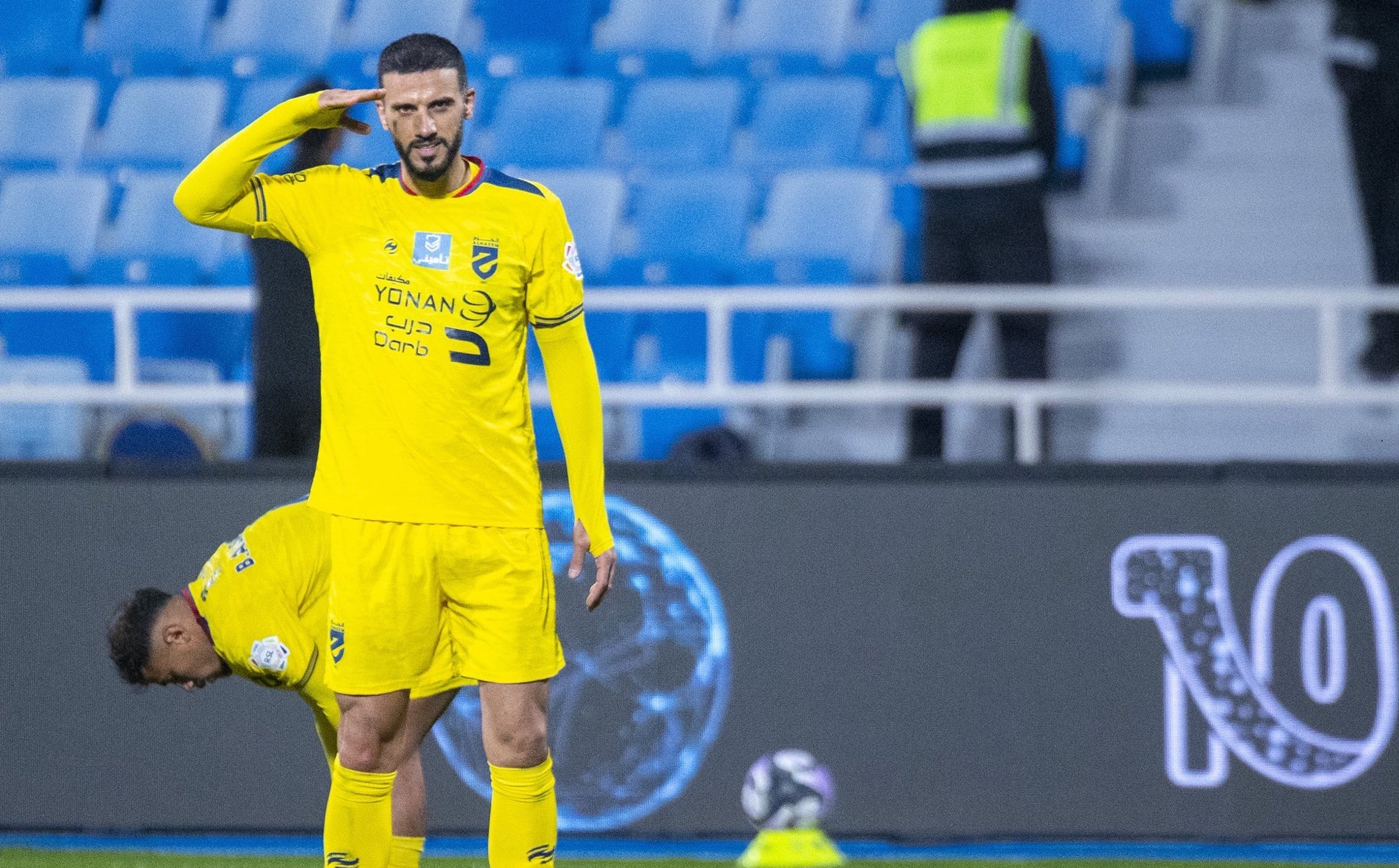 كم هدف يفصل السومة عن حمدالله في صدارة الهدافين التاريخيين للدوري السعودي؟