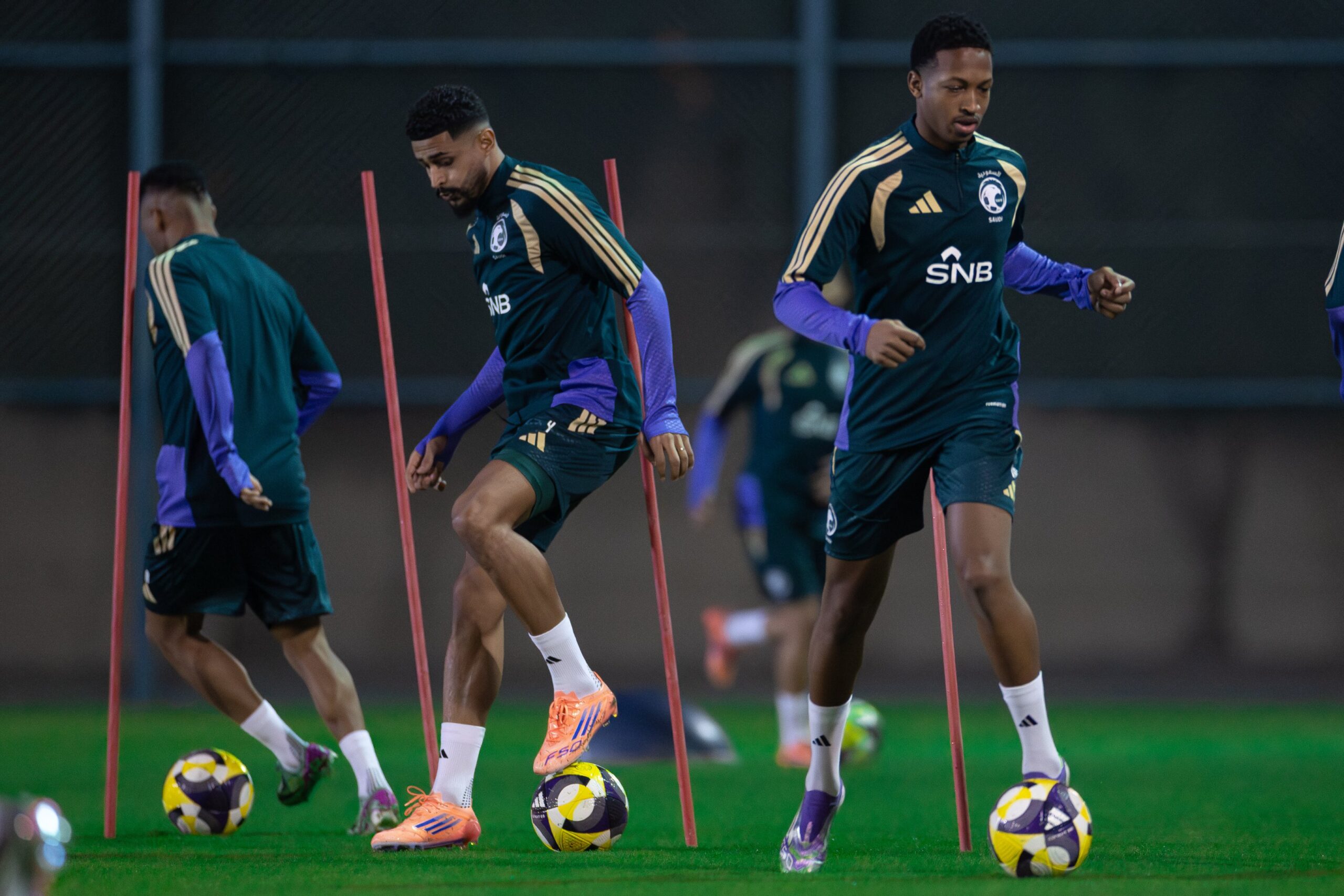 مراد هوساوي خارج حسابات الأخضر أمام الإمارات بسبب إصابة الفخذ