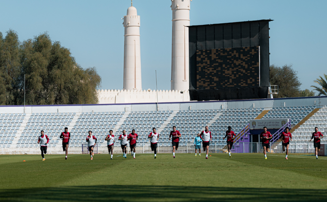 معسكر العين.. إنزاجي يعتمد برنامجًا غذائيًا صارمًا لرفع جاهزية الهلال
