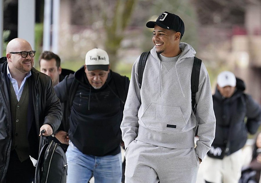 ويسلي يصل إسبانيا تمهيدًا لانتقاله إلى ريال سوسيداد