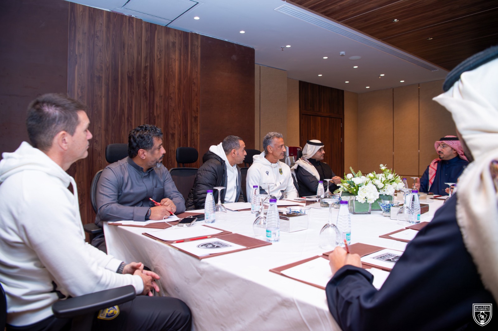 صور| المسحل ورينارد يجتمعان بإدارة التعاون ضمن خطة تطوير الكرة السعودية