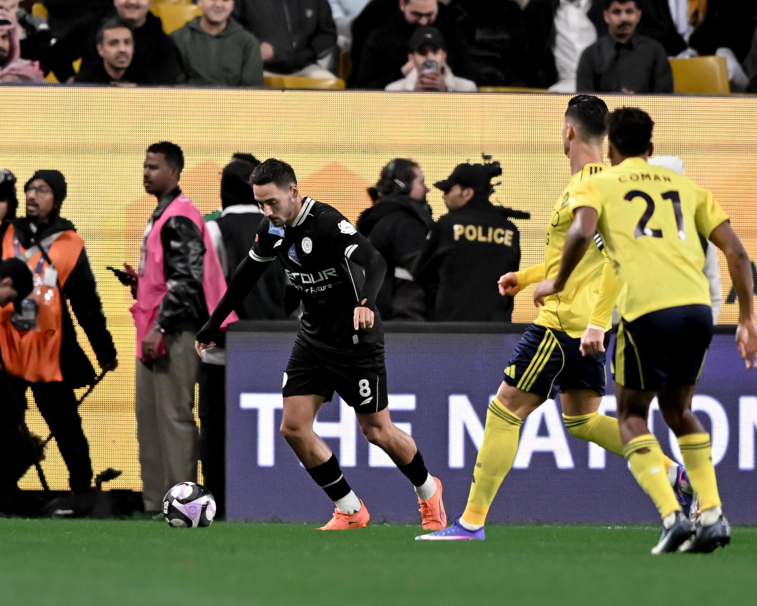 الشباب يفتح النار على التحكيم بعد الهزيمة من النصر