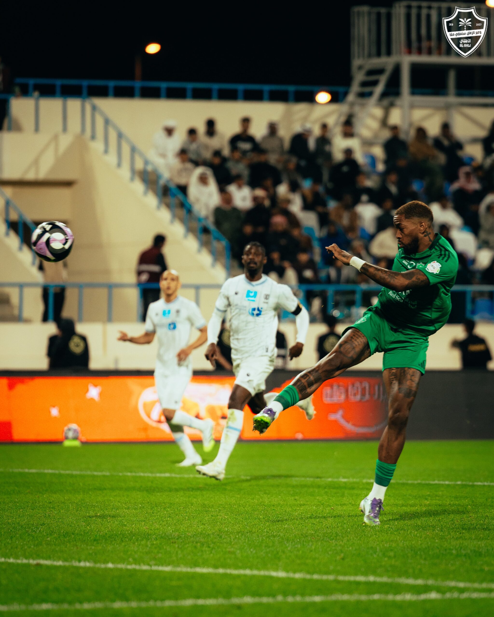 الأهلي يتخطى الأخدود بصعوبة في دوري روشن