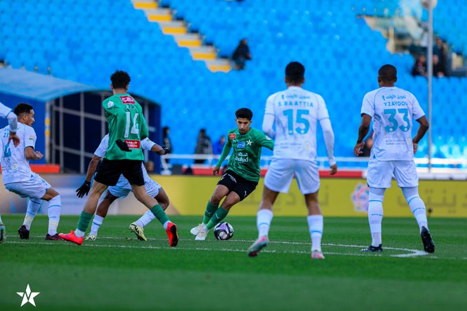 صور| النجمة يعرقل الفتح ويخطف تعادلًا ثمينًا في دوري روشن