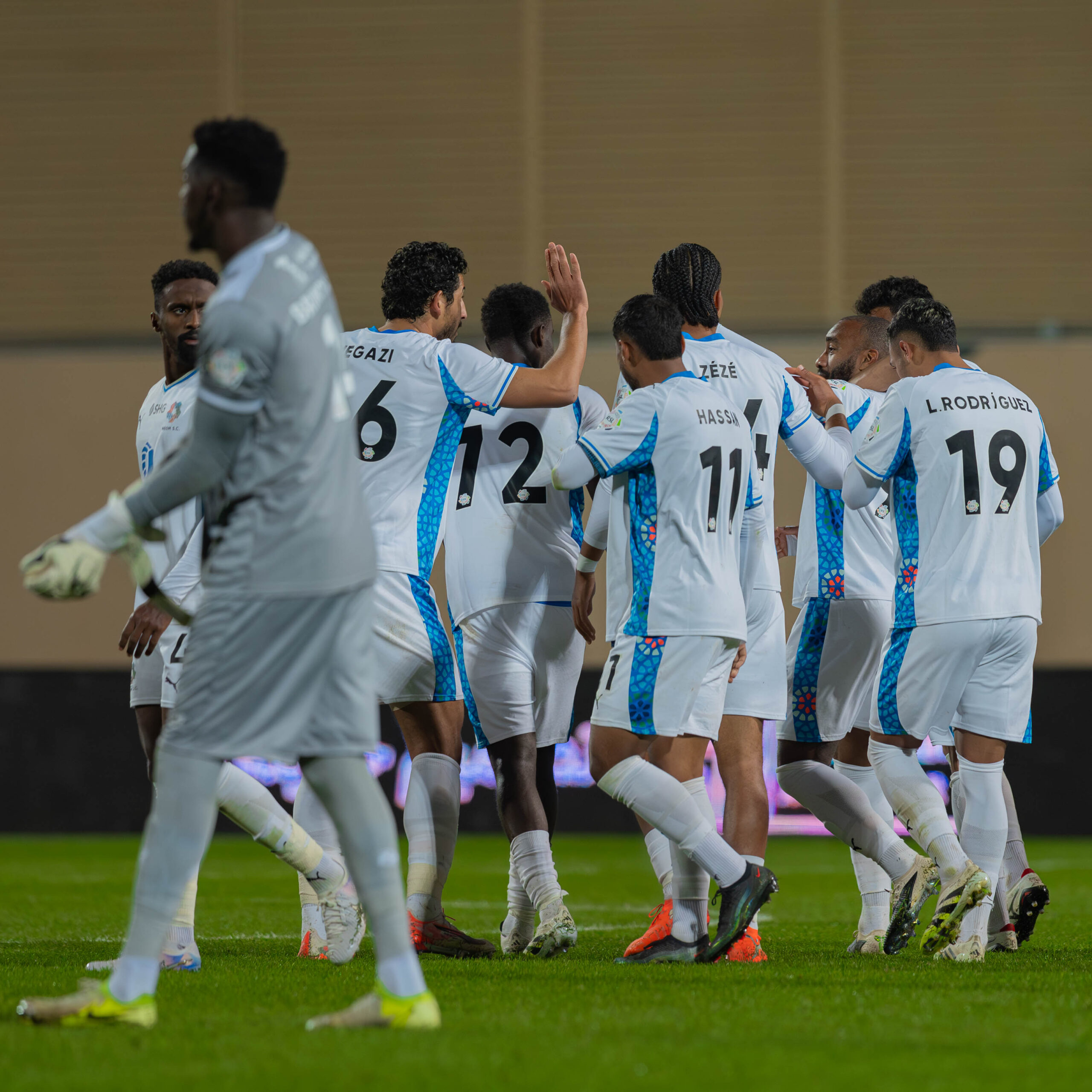 نيوم يتخطى الحزم بثنائية في دوري روشن