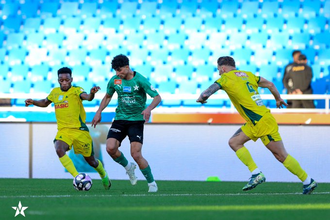 النجمة يقتنص تعادًلا مثيرًا من الخليج في الوقت القاتل بدوري روشن