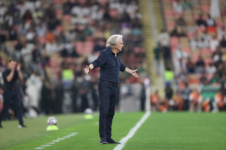 جيسوس يعلق على الخسارة أمام القادسية: الأخطاء الفردية كلفتنا المباراة