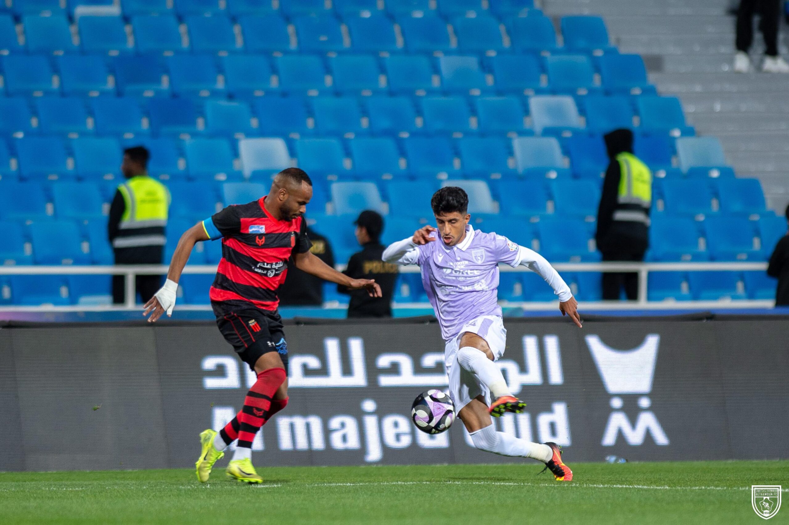 التشكيل الرسمي لمباراة الرياض ضد التعاون في دوري روشن