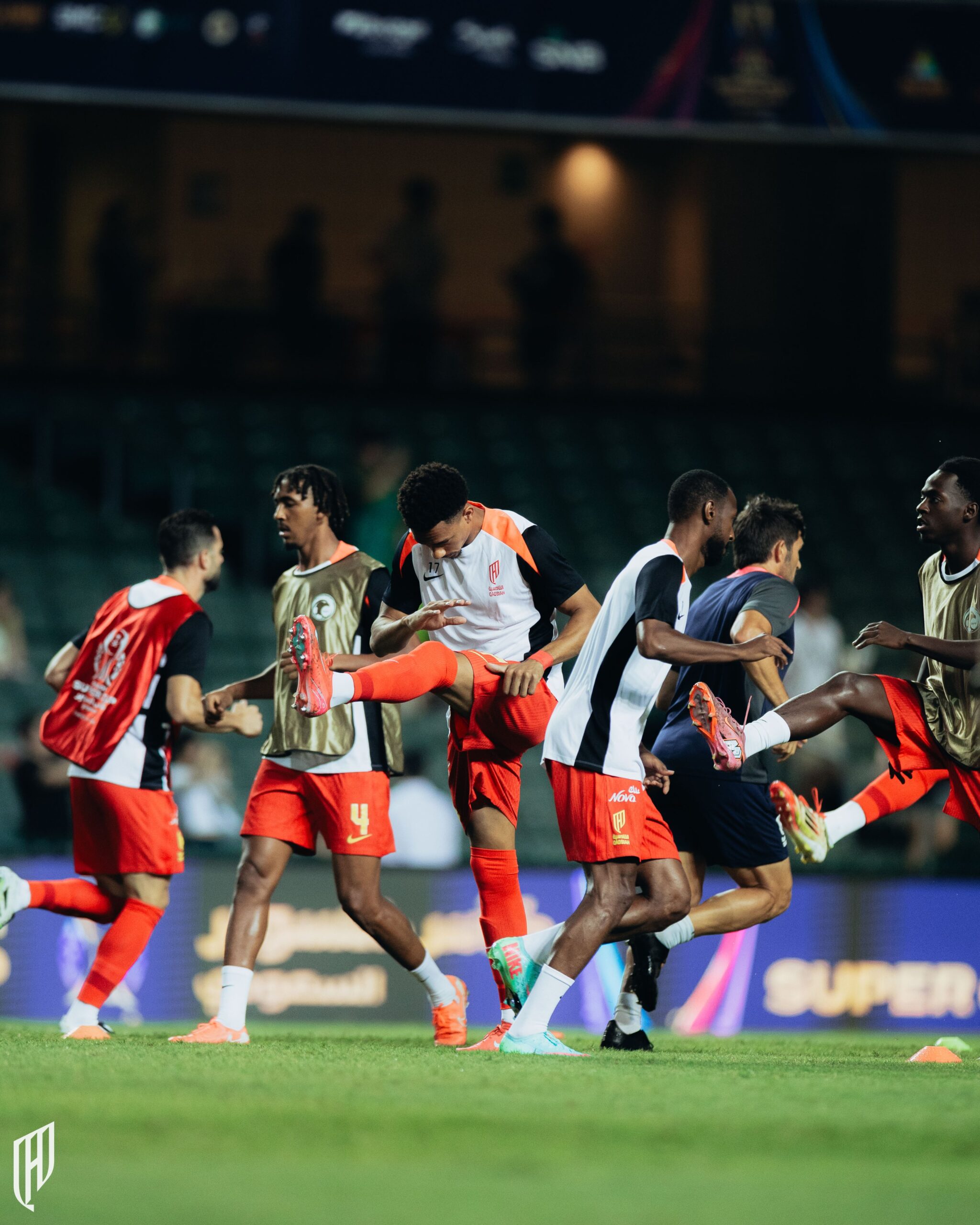 القادسية يحسم موقفه من عروض الهلال والاتحاد لضم ثنائي الفريق