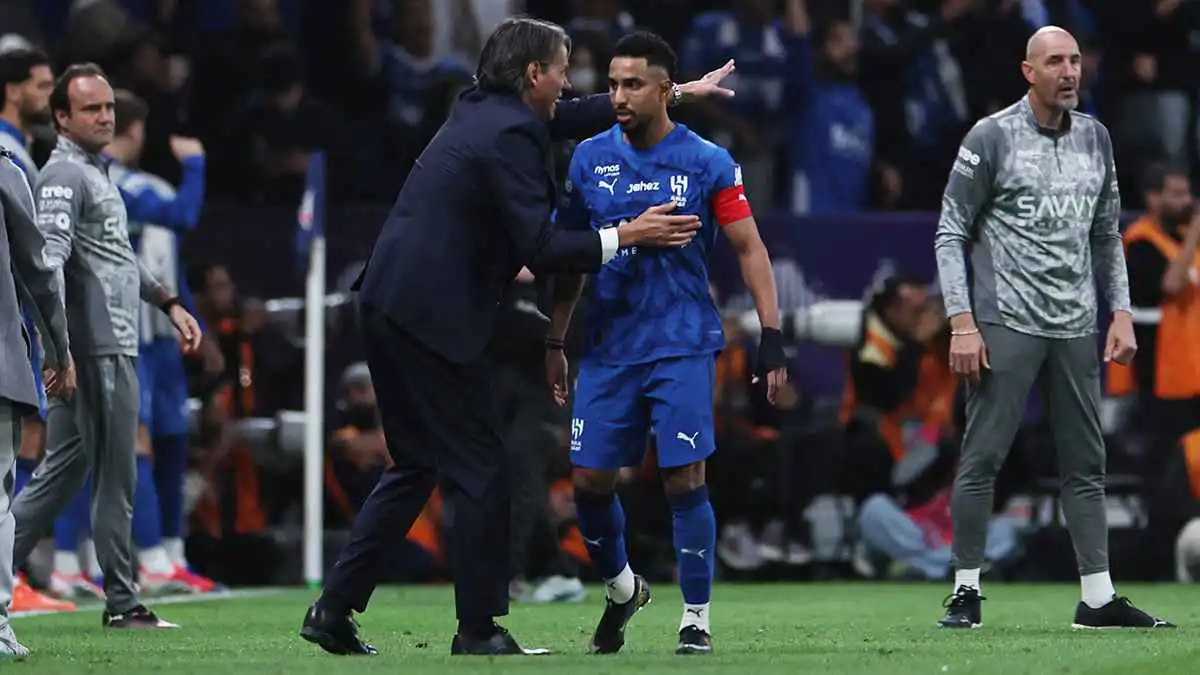 فيديو| بين الإصابة والخلافات الداخلية.. غياب الدوسري عن الهلال يثير الجدل