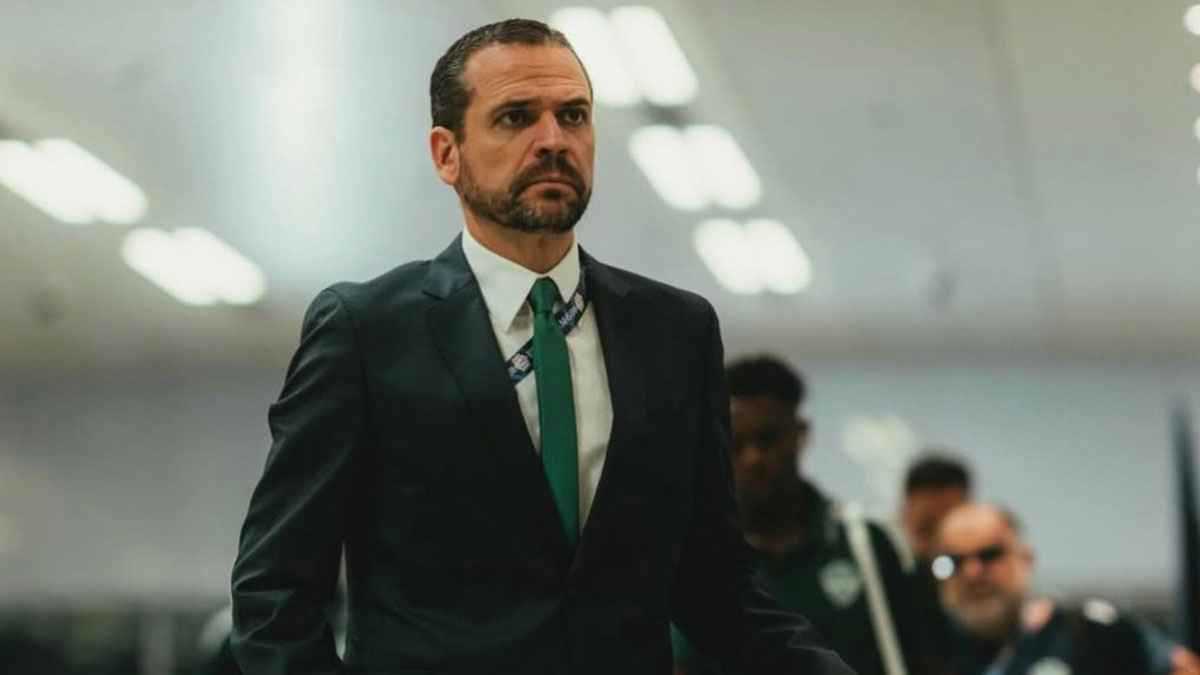 روي بيدرو يعتذر لرونالدو وفيليكس بعد مشادة “كلاسيكو” الأهلي والنصر