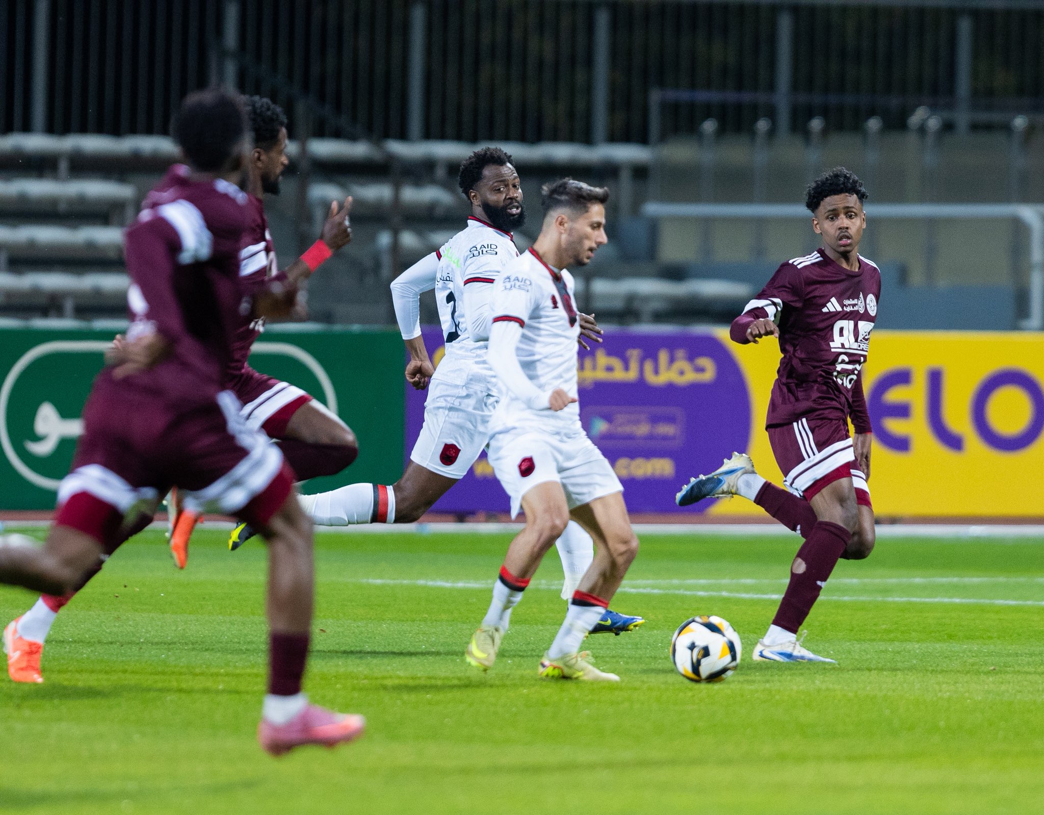 أبها يواصل الصدارة.. والدرعية والعروبة يشعلان سباق القمة في دوري يلو