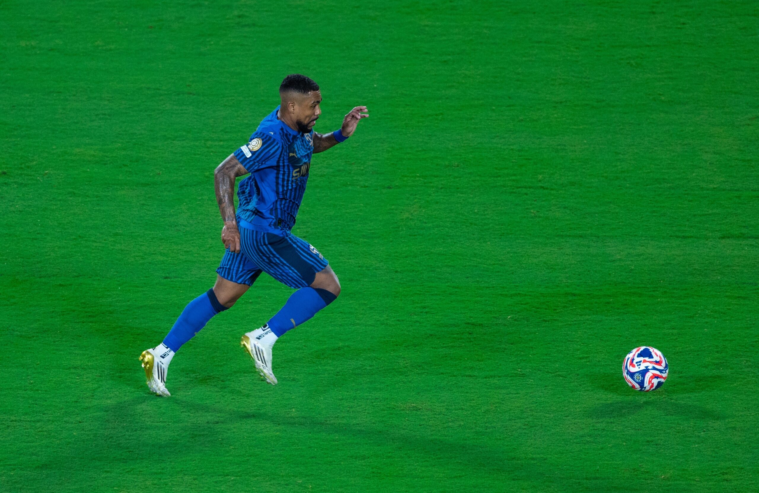 الهلال يحسم الجدل حول مشاركة مالكوم أمام القادسية