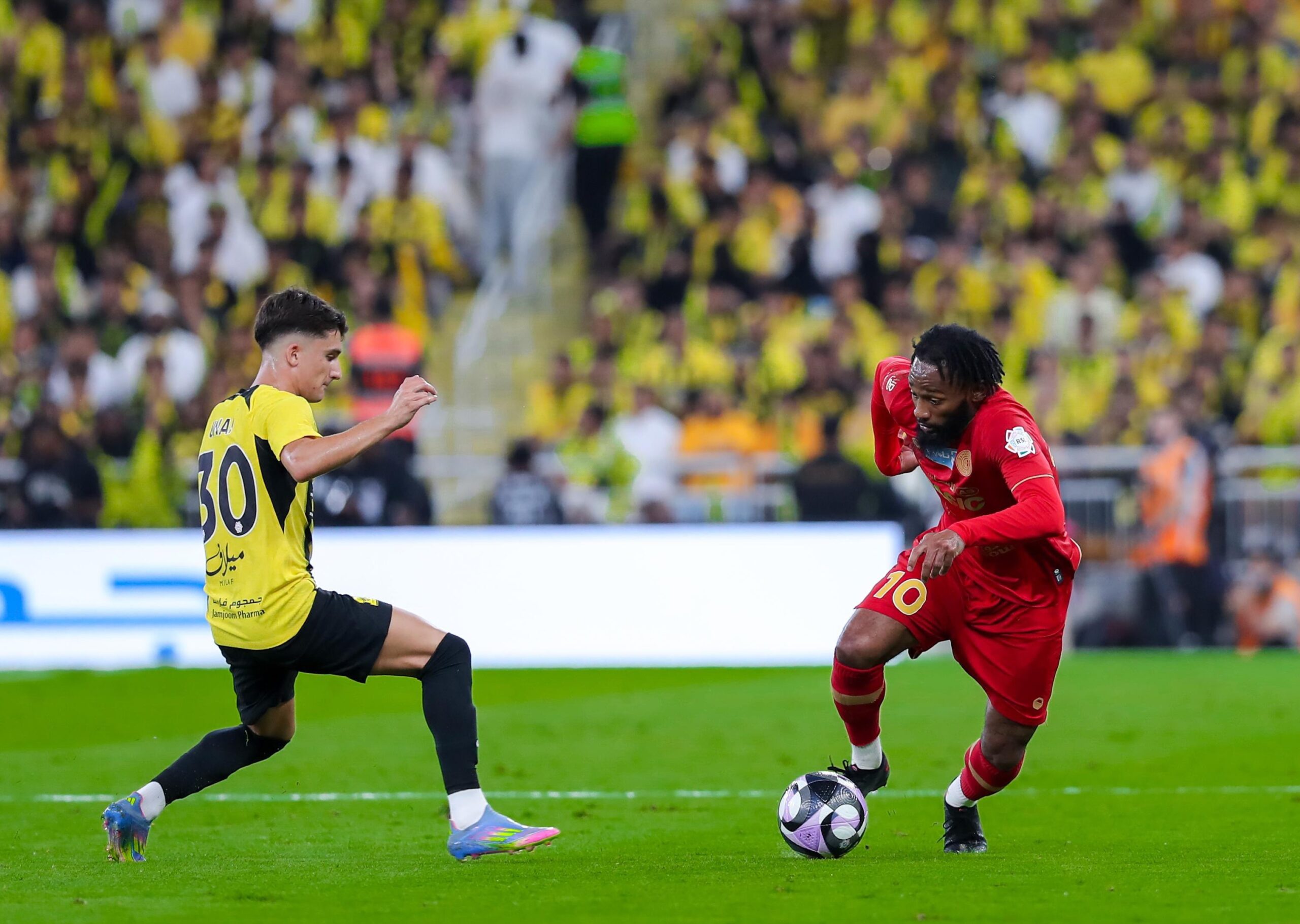 موعد مباراة الاتحاد أمام ضمك في دوري روشن.. والقنوات الناقلة