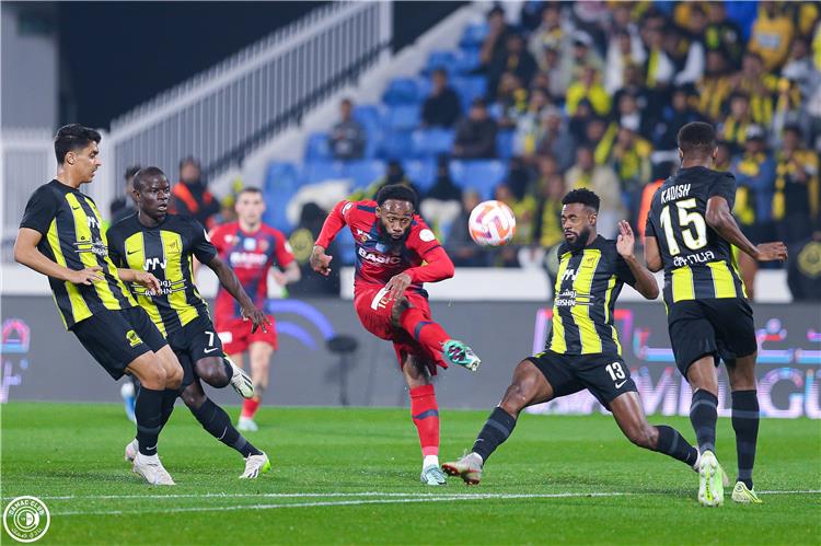 تعادل مثير يحسم مواجهة الاتحاد وضمك في دوري روشن