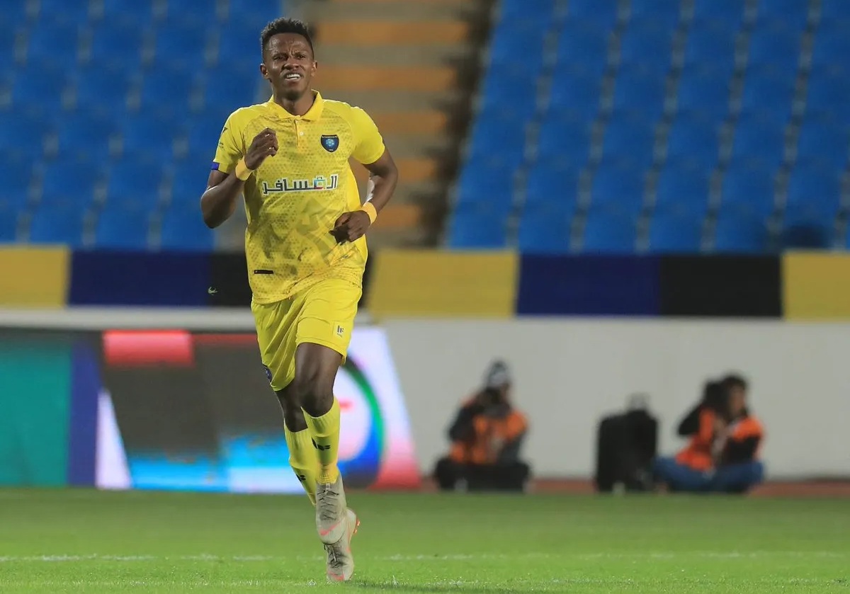 ألجاوسيل يعلق على إمكانية ضم عبدالفتاح آدم إلى الشباب