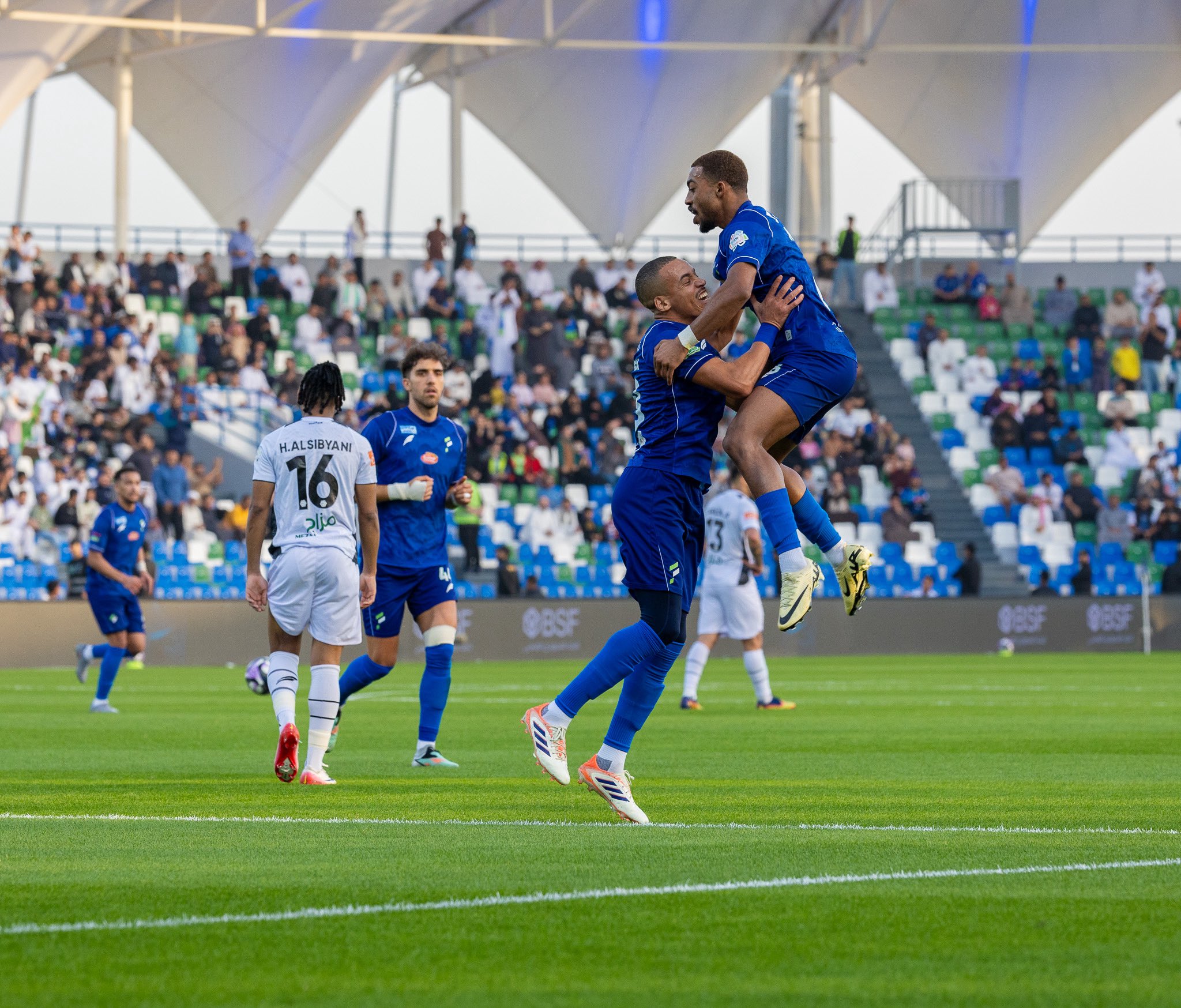 الفتح يجري 6 تبديلات في مباراة الشباب لهذا السبب