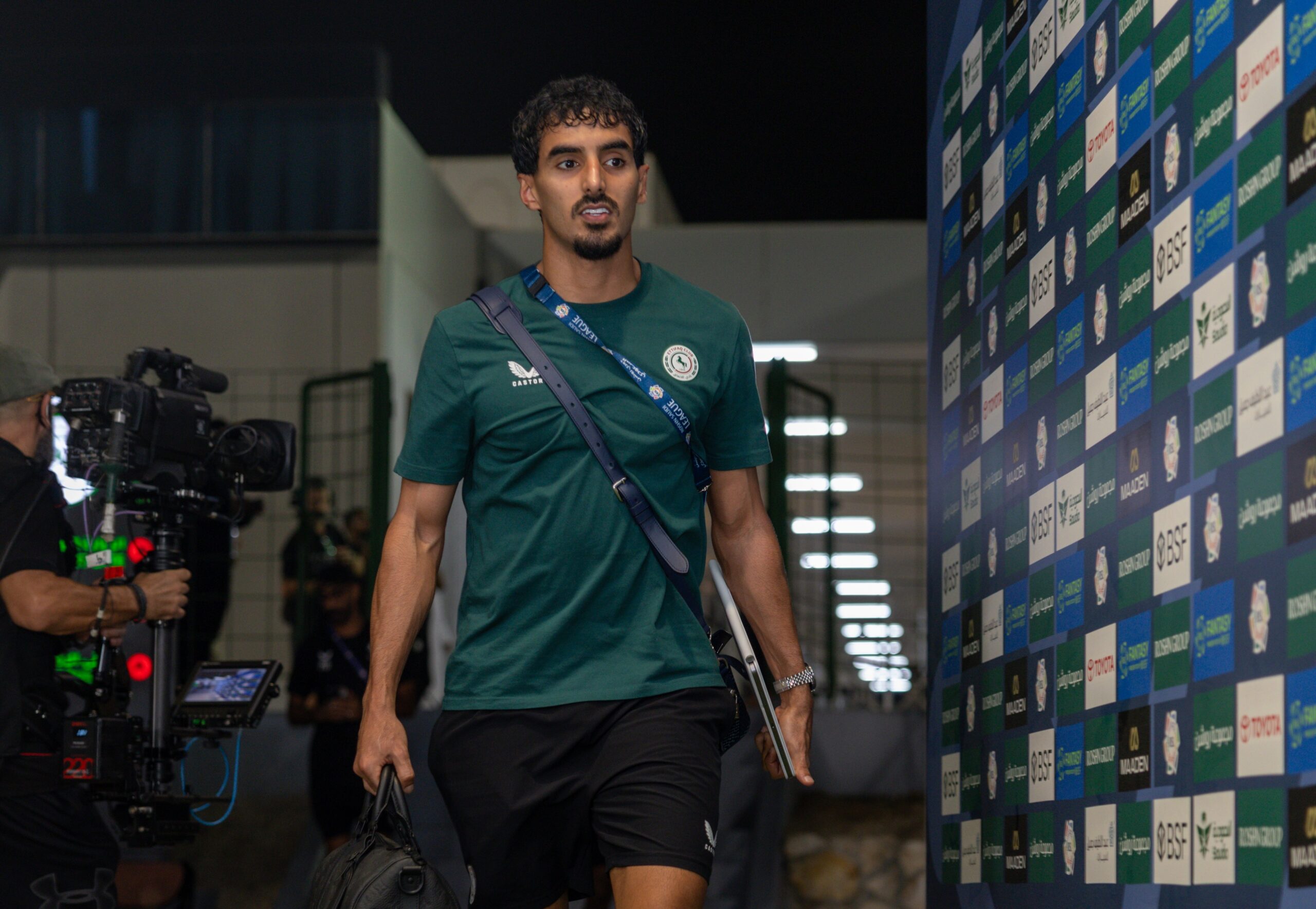 الشباب يستهدف ضم راضي العتيبي.. والاتفاق يرفع سقف المطالب المالية