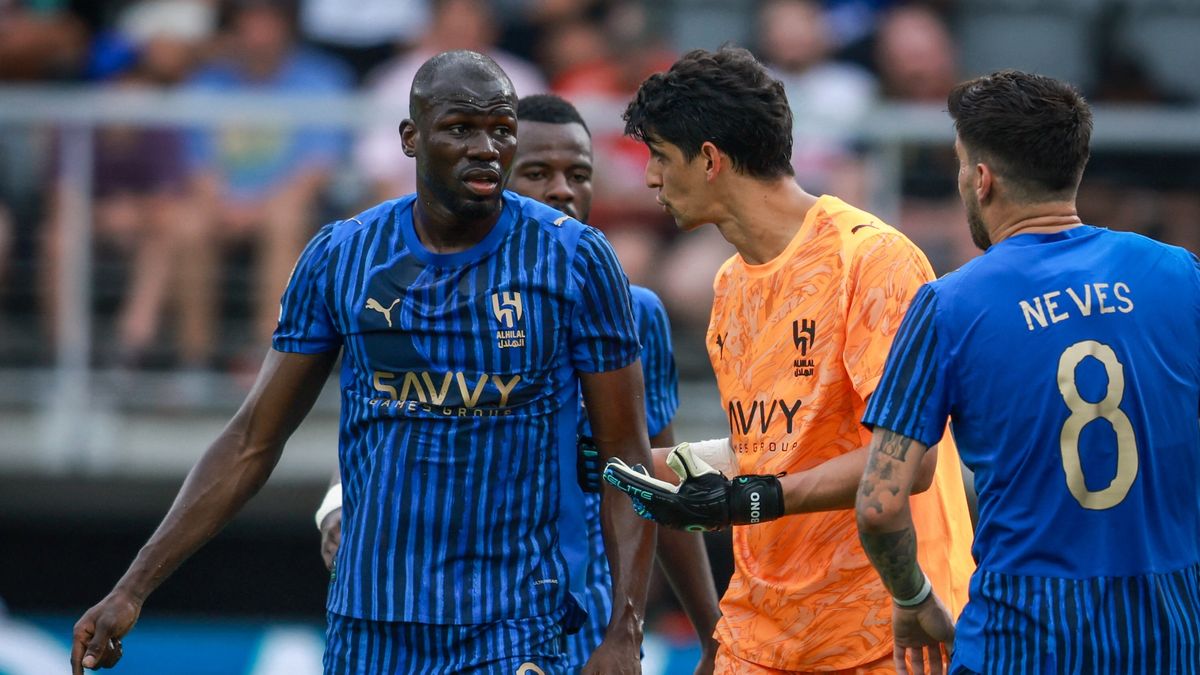 الموت يفجع نجم الهلال