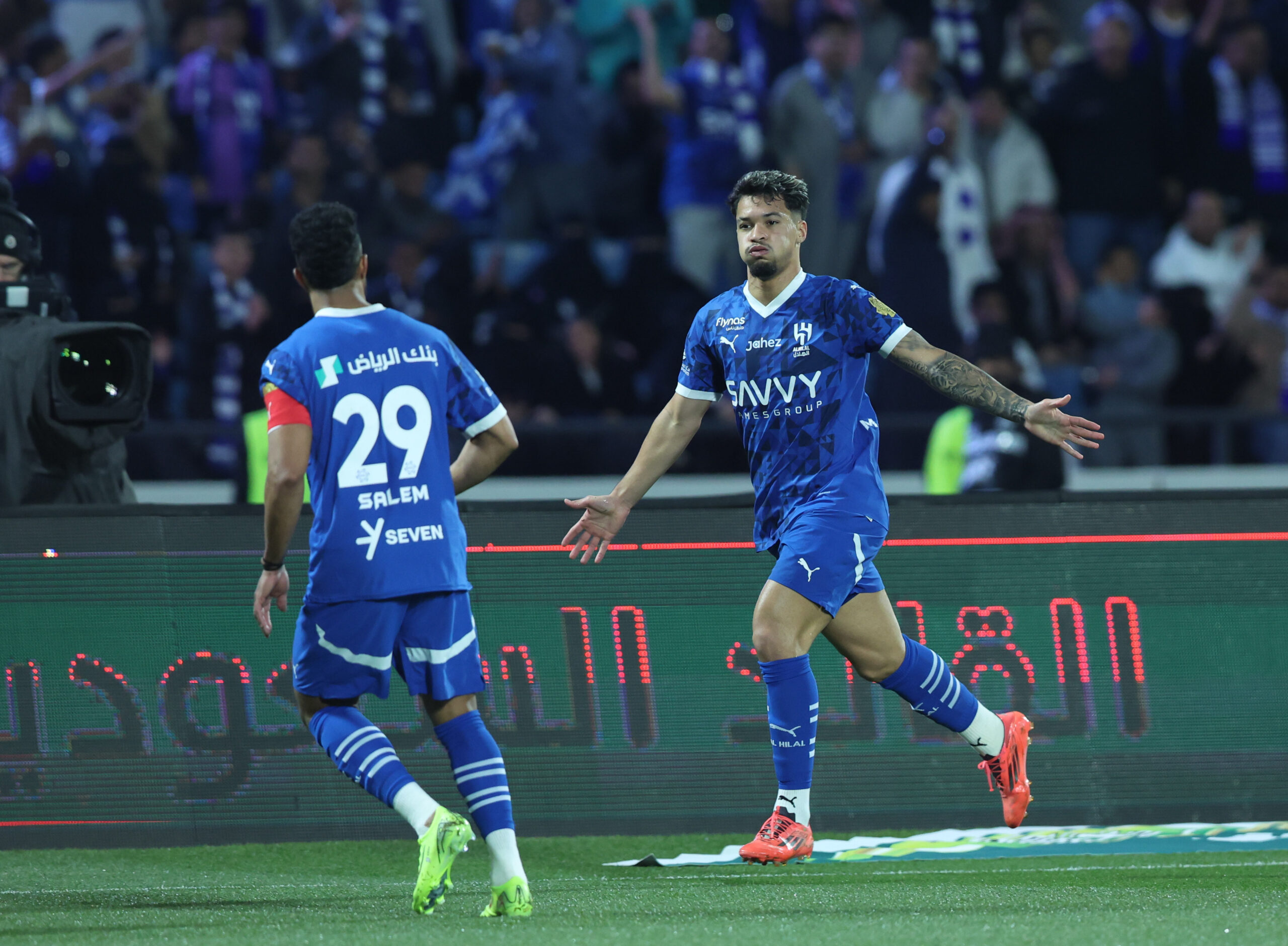 عاجل | التشكيل الرسمي.. إنزاجي يحشد أسلحة الهلال ضد ضمك في دوري روشن
