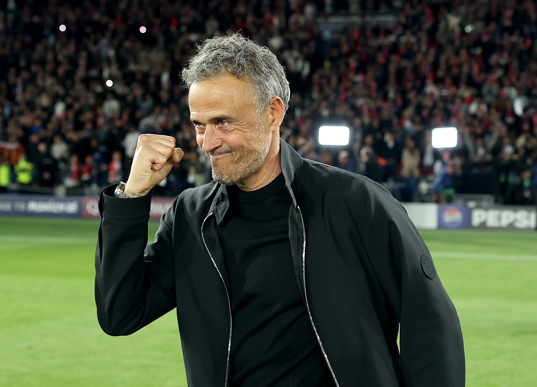 إنريكي يكسر الصمت بشأن تدريب مانشستر يونايتد