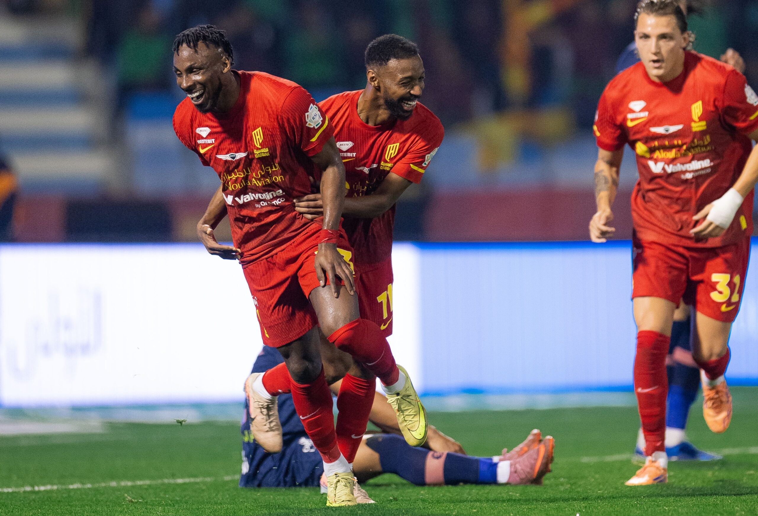 نجوم الجولة 15 في دوري روشن.. من حراسة المرمى حتى الهجوم