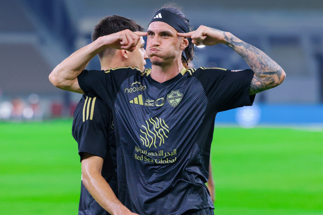 إيبانيز يدعم خط دفاع الأهلي في مواجهة الاخدود