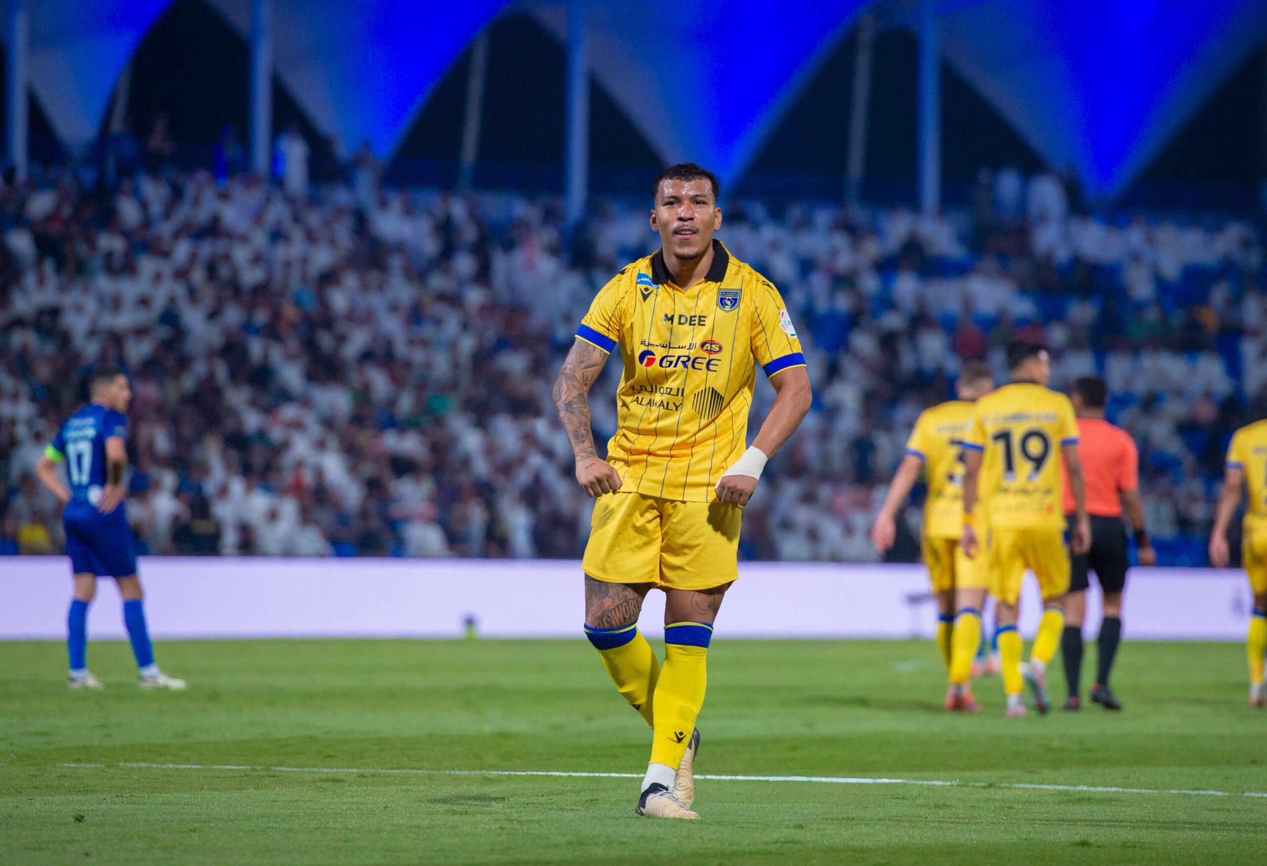 التعاون والحزم يقتسمان النقاط في مباراة مثيرة بدوري روشن