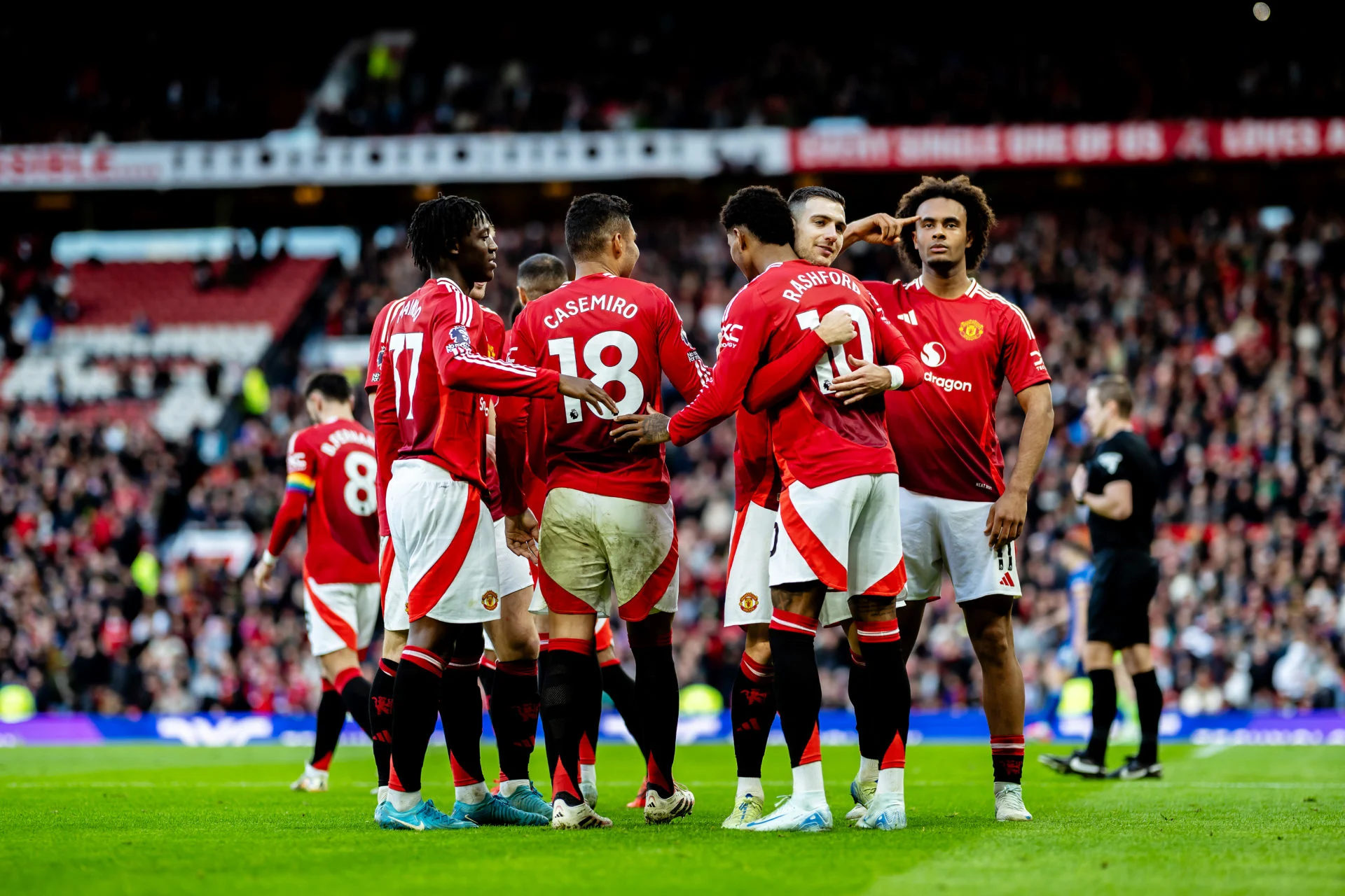 عروض دوري روشن تقترب من نجم مانشستر يونايتد