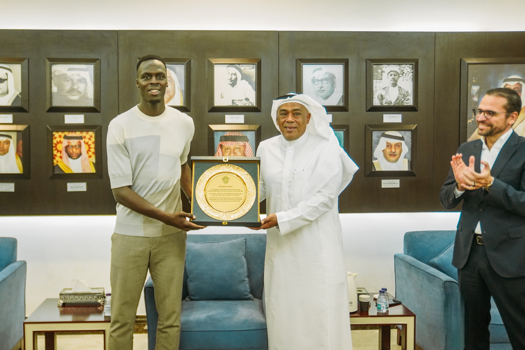 صور | الأهلي يكرم ميندي احتفالًا بتتويجه بكأس أمم أفريقيا